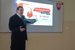 Zástupcovia UIBE propagovali MTF STU v Topoľčanoch 