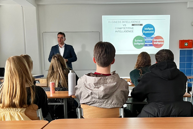 HOSŤUJÚCA PREDNÁŠKA O INOVATÍVNYCH BI NÁSTROJOCH NA ÚSTAVE PRIEMYSELNÉHO INŽINIERSTVA A MANAŽMENTU