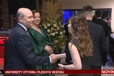 Univerzitný ples v Trnave v hlavnom spravodajstve TV JOJ