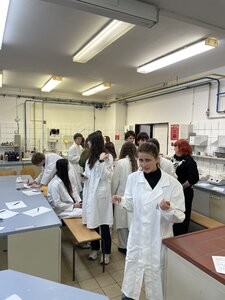 Uibe privítalo španielskych stredoškolákov - UIBE26-09